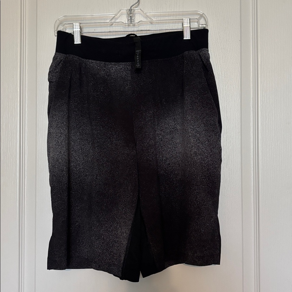 Lululemon Athletica Men's T.H.E. Short Linerless 9”